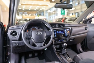 Toyota Auris II Touring Sports Facelifting 1.6 Valvematic 132KM 2017 Toyota Auris 1.6 Active MS 1.6 Benzyna 132KM, zdjęcie 17