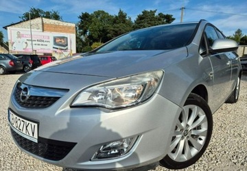 Opel Astra J Sports Tourer 1.4 Turbo ECOTEC 140KM 2012 Opel Astra Cosmo Grzane fotele140KM 1.4 Benzyna 140KM