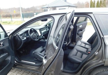 Volvo XC60 II Crossover D3 150KM 2019 Volvo XC 60 z Gwarancja Bezwypadkowe 100 Model 2020r 2.0 Diesel 150KM, zdjęcie 13