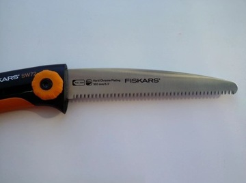 FISKARS Универсальная складная пила по дереву.