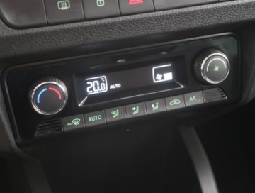 Skoda Fabia III Hatchback Facelifting 1.0 TSI 110KM 2019 Skoda Fabia 1.0 TSI, DSG, Klima, Klimatronic, zdjęcie 11