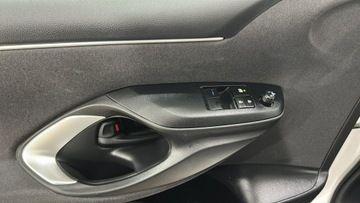 Toyota Yaris IV Hatchback 1.0 VVT-i 72KM 2023 Toyota Yaris 1.0 Comfort Hatchback, zdjęcie 12