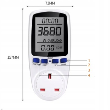 Ваттметр/счетчик потребления электроэнергии, подключенный к сети, вставленный в розетку