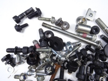 KTM DUKE 125 БОЛТ С РЕЗЬБОЙ 17 - 23