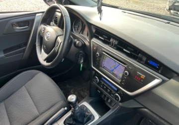 Toyota Auris I Hatchback 3d Facelifting 1.6 Valvematic 132KM 2013 Toyota Auris nawigacja, kamera cofania 1.6 Benzyna 132KM, zdjęcie 34