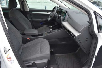 Volkswagen Golf VIII Variant 1.0 TSI 110KM 2023 Volkswagen Golf SalonPL 110KM Life Variant Pakiety Podgrzew.KierownicaFot, zdjęcie 34