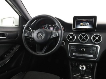 Mercedes Klasa A W176 Hatchback 5d Facelifting 180 d 109KM 2017 Mercedes A 180 półskóra kamera tempomat, zdjęcie 15