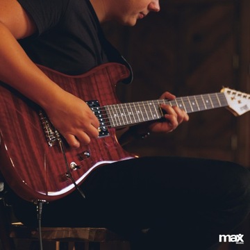 Электрогитара с усилителем и аксессуарами/темно-красный