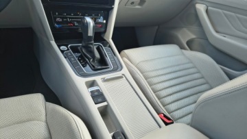 Volkswagen Passat B8 Variant Facelifting 2.0 TSI 190KM 2022 Volkswagen Passat 2.0TSI 190KM ACC SalonPL Kamera, zdjęcie 31