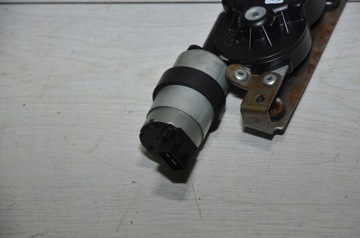 MOTOREK REGULACE SEDADLA SPOLUJEZDCE POSOUVÁNÍ OE AUDI A8 D3