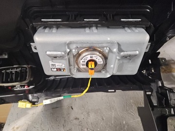 TOYOTA YARIS IV 20- РЕМНИ КОНСОЛИ, ПОДУШКИ