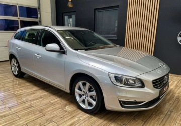 Volvo V60 I Kombi Facelifting 2.0 D4 DRIVE-E 190KM 2016 Volvo V60 D4 190KM SKORY BEZWYPADKOWY automat gwarancja nowe opony, zdjęcie 33