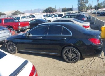 Mercedes Klasa C W206 2021 Mercedes-Benz Klasa C 2021, 2.0L, od ubezpieczalni 2.0 Benzyna 255KM, zdjęcie 1