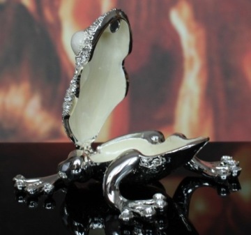 FROG Коробка FROG в металлической фигурке в подарок