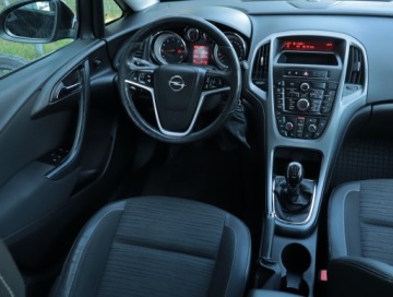 Opel Astra J Sedan 1.6 Twinport ECOTEC 115KM 2017 Opel Astra 1.6 16V, Salon Polska, Skóra, Klima, zdjęcie 6