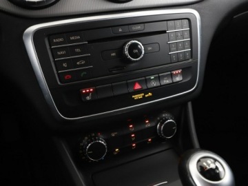 Mercedes CLA C117 Shooting Brake 1.6 180 122KM 2015 Mercedes CLA 180 półskóra navi klima grzane, zdjęcie 24