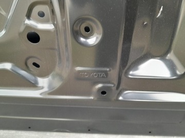 DVEŘE LEVÝ PŘEDNÍ TOYOTA BZ4X