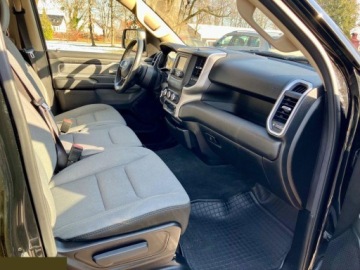 Dodge Ram V 2019 Dodge RAM 5.7 Benzyna 390KM 4x4 2019r Homologacja ciężarowa, zdjęcie 23