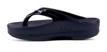 OOFOS OOmega Thong Black 40 восстанавливающие шлепанцы