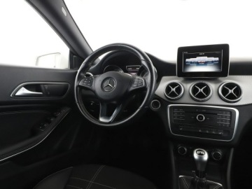Mercedes CLA C117 Shooting Brake 1.6 180 122KM 2015 Mercedes CLA 180 półskóra navi klima grzane, zdjęcie 15