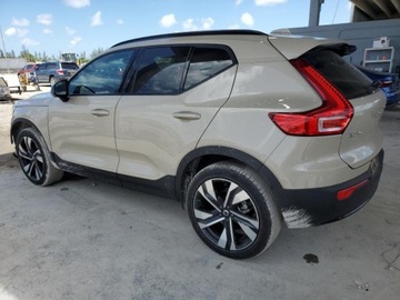 Volvo XC40 2025 Volvo XC 40 Plus 2025 2.0l 2.0 Benzyna 247KM, zdjęcie 1