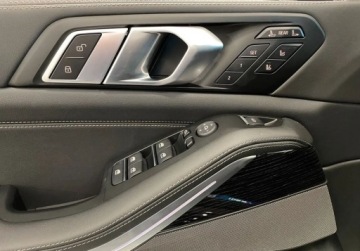 BMW X7 SUV M Facelifting 4.4 M60i 530KM 2025 BMW X7 M60i - Samochod dostepny od reki 4.4 Benzyna 530KM, zdjęcie 12