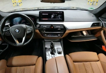 BMW Seria 5 G30-G31 Touring Facelifting 2.0 520d 190KM 2021 BMW Seria 5 Harman Skora Navi FV 23 2.0 Diesel 190KM, zdjęcie 3