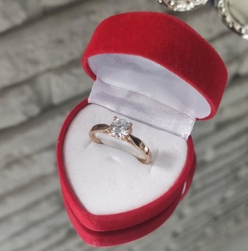 ВЕЛУРОВАЯ КОРОБКА ДЛЯ ОБРУЧАЛЬНЫХ КОЛЬЦ