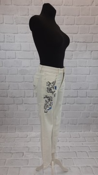 Spodnie DESIGUAL biały jeans z haftem 26