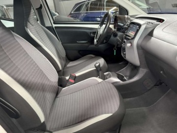 Toyota Aygo II Hatchback 3d Facelifting 1.0 VVT-i 72KM 2019 Toyota Aygo 1.0 VVTi Style X-Play Kamera CarPlay Alu Bdb Stan Gwarancja SSU, zdjęcie 24