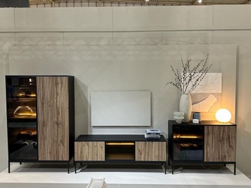 Низкая витрина SENTO с фрезерованной светодиодной передней панелью