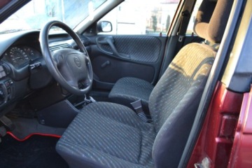 Opel Astra F Sedan 1.6 i 75KM 1998 Opel Astra BEMOWO 1998 rok produkcji, 1.6 benzyna KOMIS TYSIAK, zdjęcie 5