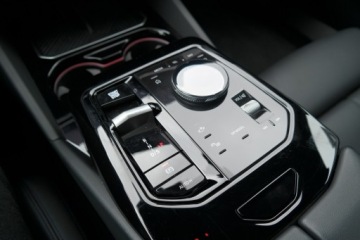 BMW Seria 5 G90-91 2024 BMW 550 BMW 550e M Pro HAK Adaptive LED Bowers&amp;Wil, zdjęcie 20