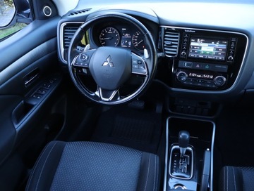 Mitsubishi Outlander III SUV Facelifting 2015 2.0 MIVEC 150KM 2016 Mitsubishi Outlander 2.0, Salon Polska, zdjęcie 6