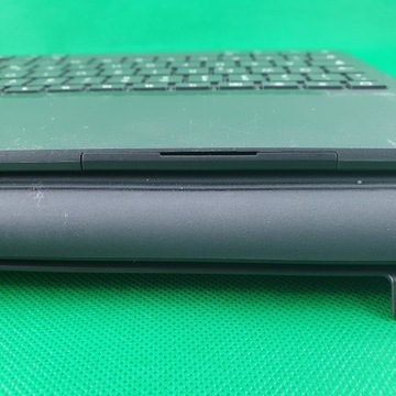 ЧЕХОЛ-КЛАВИАТУРА LOGITECH SLIM FOLIO APPLE для iPad 5–7