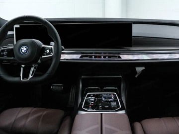 BMW Seria 7 G70 Sedan Plug-In 3.0 M60e 571KM 2025 BMW Seria 7 M760e xDrive Sedan 3.0 (571KM) 2025, zdjęcie 8