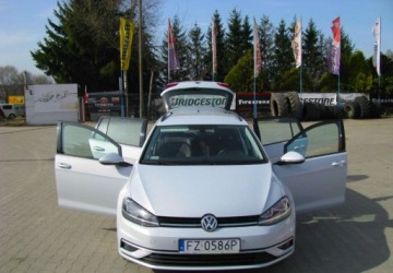 Volkswagen Golf VII Variant Facelifting 1.6 TDI-CR DPF BMT 115KM 2017 Volkswagen Golf Volkswagen Golf 1.6 TDI SCR DSG Comfortline 1.6 Diesel