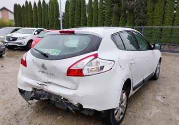 Renault Megane III Hatchback 1.5 dCi FAP 90KM 2011 Renault Megane 2011r, 1.5DCI VAN, Lekko uszkodzony tyl. Jezdzi. 1.5 90KM, zdjęcie 3