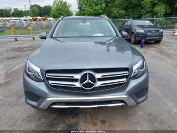 Mercedes GLC C253 2018 Mercedes-Benz GLC 300 4matic 2.0 Benzyna 241KM, zdjęcie 1