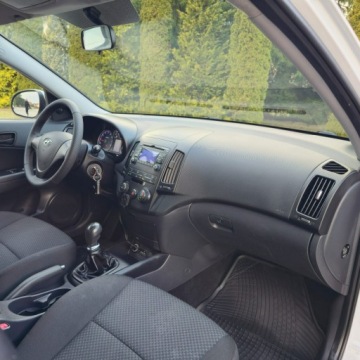 Hyundai i30 I CW Facelifting 1.4 DOHC 109KM 2011 Hyundai i30 1.4 Benzyna Blue Classic Manual 109KM, zdjęcie 26