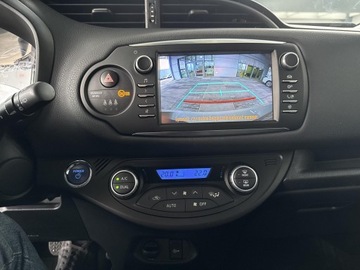Toyota Yaris III Hatchback 5d Facelifting 2017 1.5 Hybrid 100KM 2018 Toyota Yaris Hybrid 100 Selection III (2011-2019), zdjęcie 17