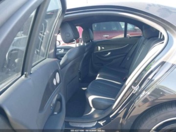 Mercedes Klasa E W213 2022 Mercedes-Benz Klasa E 350 2022 2.0l 2.0 Benzyna 255KM, zdjęcie 12