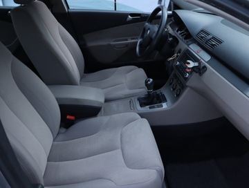 Volkswagen Passat B6 2005 VW Passat 2.0 TDI, Klima, Klimatronic, Tempomat, zdjęcie 8