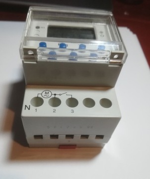 Переключатель часов и программатор времени METRON PCm 03