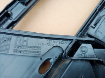 MŘÍŽKA NÁRAZNÍKU PRAVÝ PŘEDNÍ SKODA FL OE 1ST807682