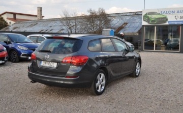 Opel Astra J Sports Tourer 1.4 Turbo ECOTEC 140KM 2012 Opel Astra 1.4 150 JAHRE Benzyna Tempomat Cz. parkowania Klimatyzacja 1.4, zdjęcie 6