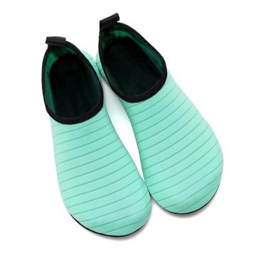 Обувь. Носки для занятий плаванием в бассейне.