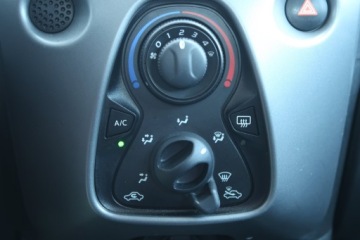 Toyota Aygo II Hatchback 3d Facelifting 1.0 VVT-i 72KM 2019 Toyota Aygo 1.0 VVT-i, Klima, Tempomat, Parktronic, zdjęcie 12