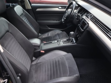 Volkswagen Passat B8 Limousine 2.0 TDI BlueMotion SCR 190KM 2017 VW Passat 2.0 TDI, Salon Polska, Serwis ASO, zdjęcie 8