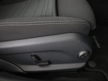 Mercedes Klasa C W205 Kombi Facelifting 2.0 220d 194KM 2019 Mercedes C 220 Avantgarde automat 194KM navi, zdjęcie 38